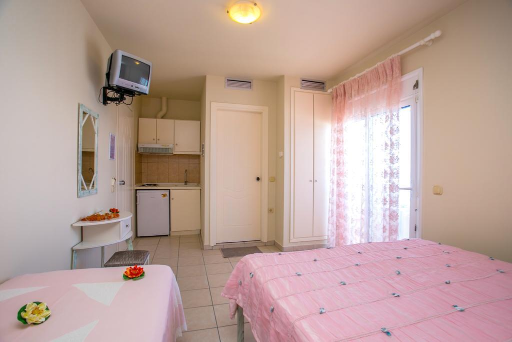 לימנריה Studios Akrogiali חדר תמונה