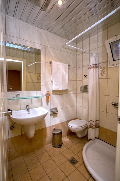 לימנריה Studios Akrogiali חדר תמונה