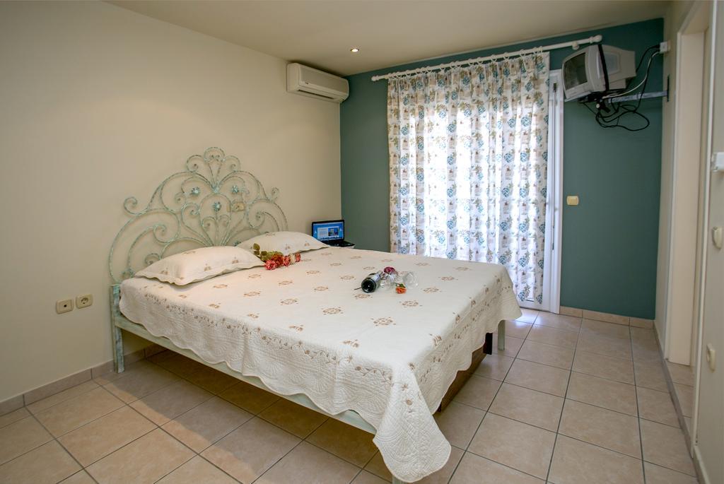 לימנריה Studios Akrogiali חדר תמונה